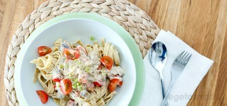 Oppskrift på Pasta med grønnsaker og mangochutney-saus – Vegetarmat.org