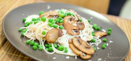 Oppskrift på Pasta med sopp og erter – Vegetarmat.org