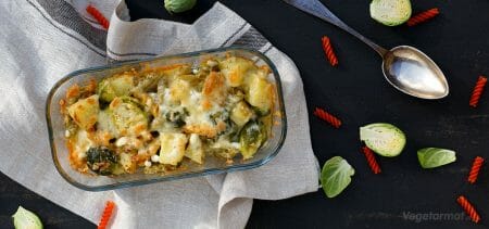 Oppskrift på Gratinerte poteter, pasta og rosenkål – Vegetarmat.org