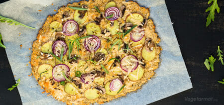 Oppskrift på Blomkålpizza med steinsopp – Vegetarmat.org