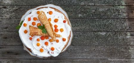 Oppskrift på Kremkake med friske multer – Vegetarmat.org
